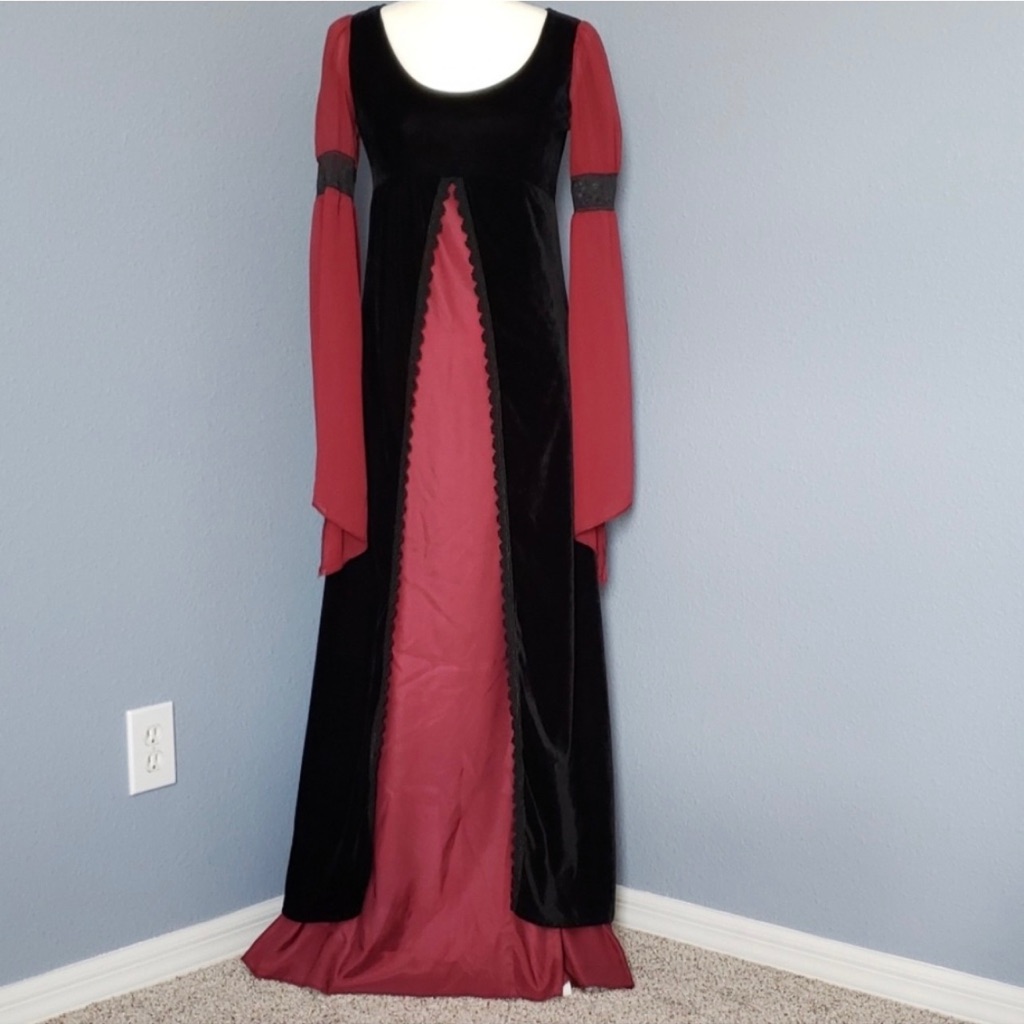 Subterranea Medieval Gothic Renaissance Dress